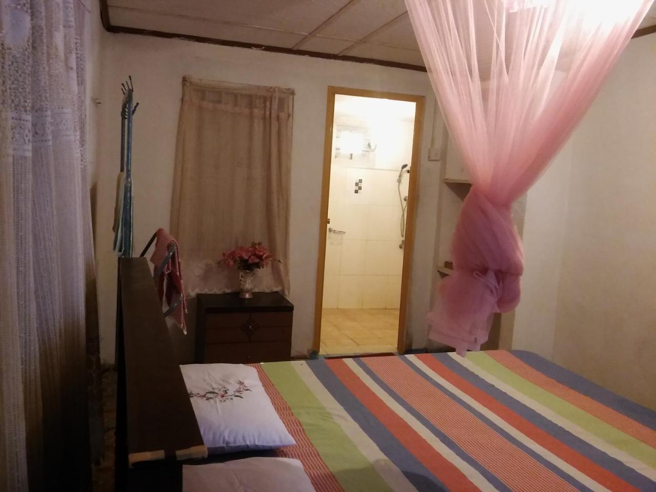Thevindu Guest & Redmud Resturent Banduramulla Exteriör bild