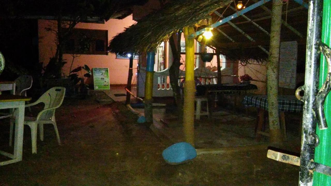 Thevindu Guest & Redmud Resturent Banduramulla Exteriör bild