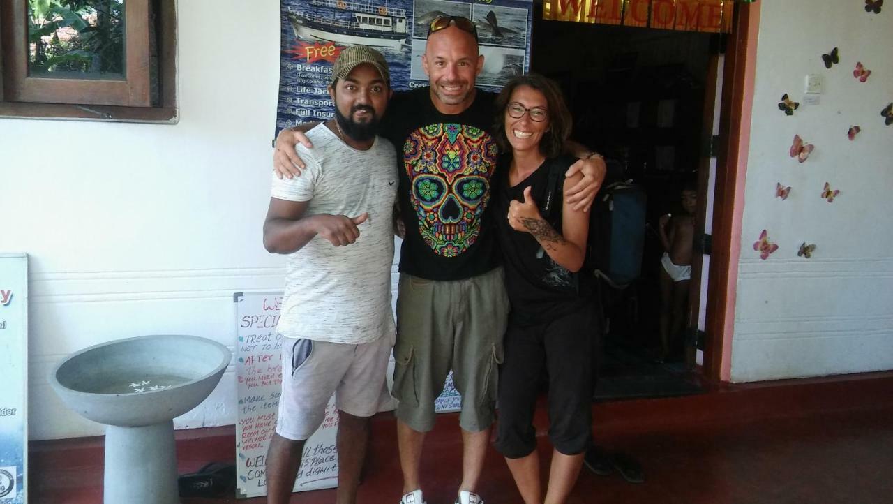 Thevindu Guest & Redmud Resturent Banduramulla Exteriör bild